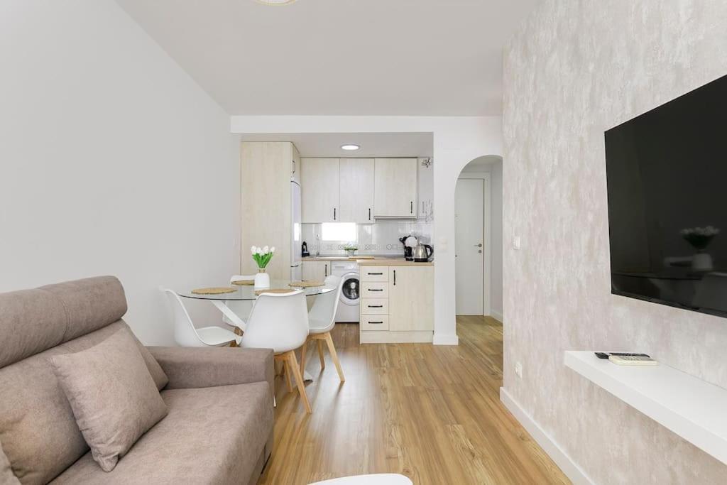 Apartamento Carmela โมนาชิล ภายนอก รูปภาพ