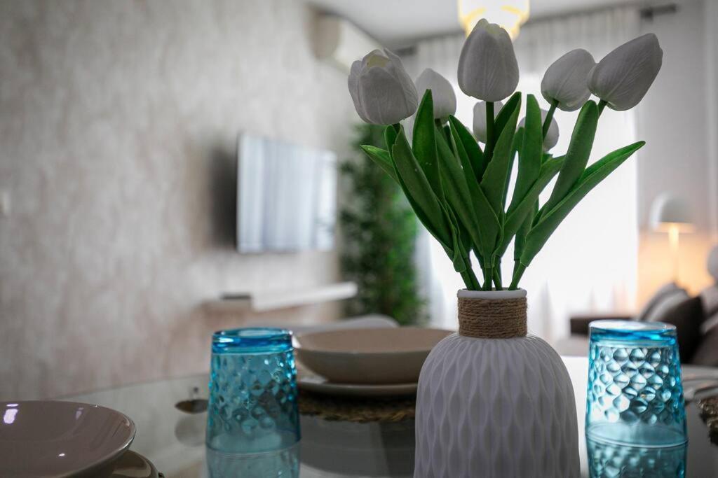 Apartamento Carmela โมนาชิล ภายนอก รูปภาพ
